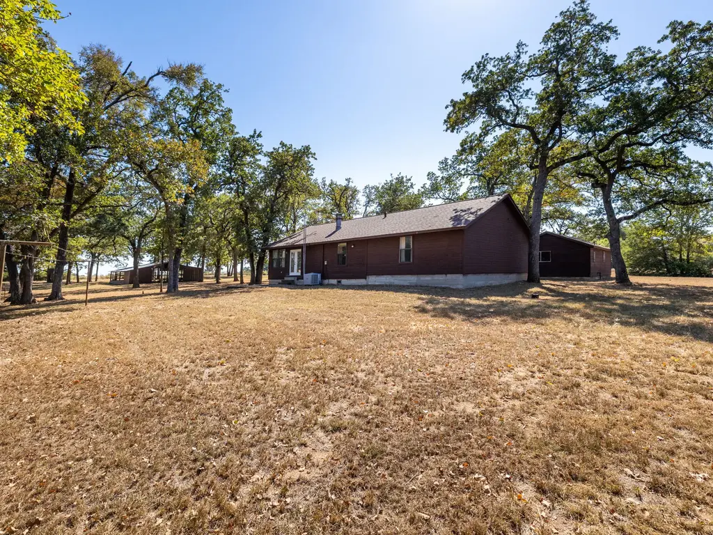 1949 County Road 347 Loop, Gause