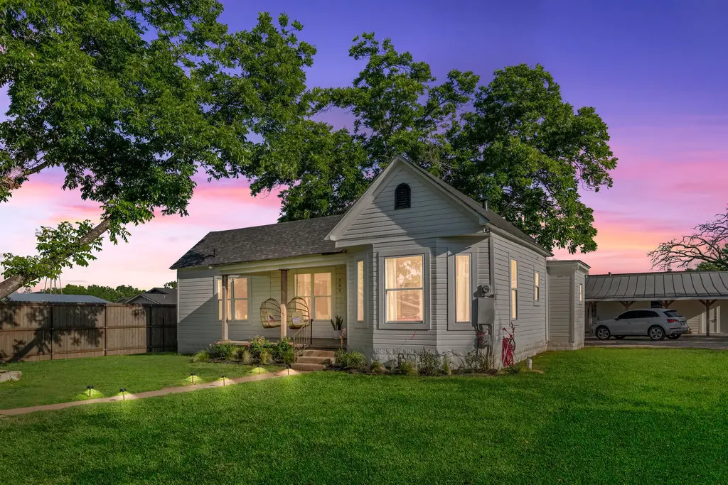 703 E Highway Street, Fredericksburg