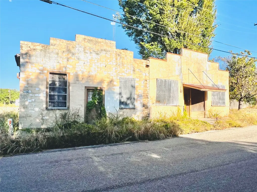 320 S College Avenue, Cameron