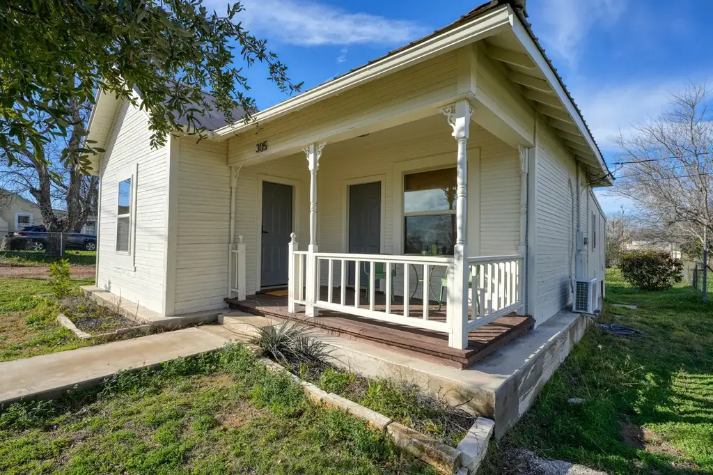 305 W Tarrant Street, Llano