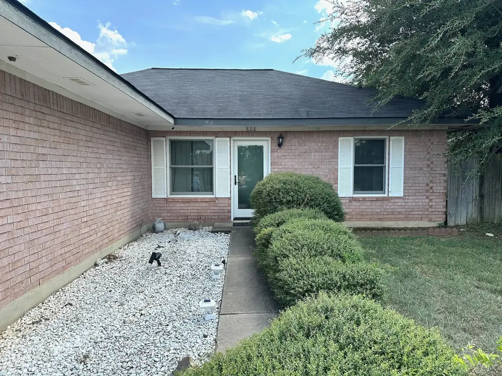 808 Mica Lane, Leander