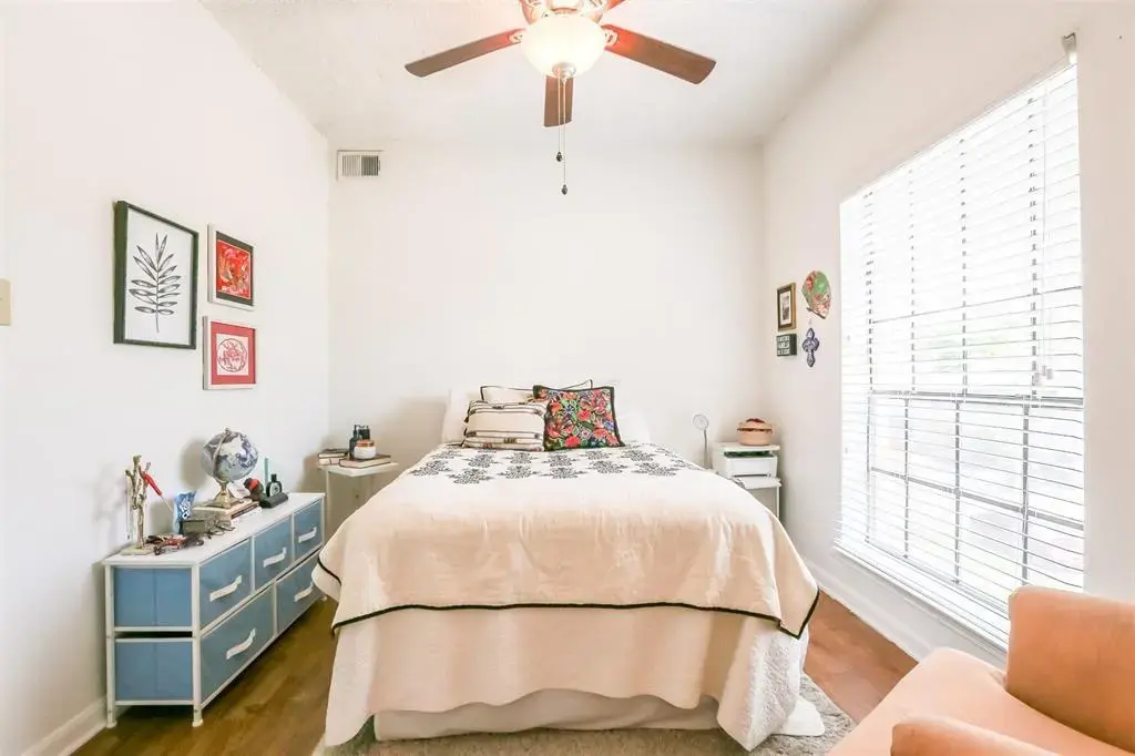 912 W 22nd Street 202, Austin