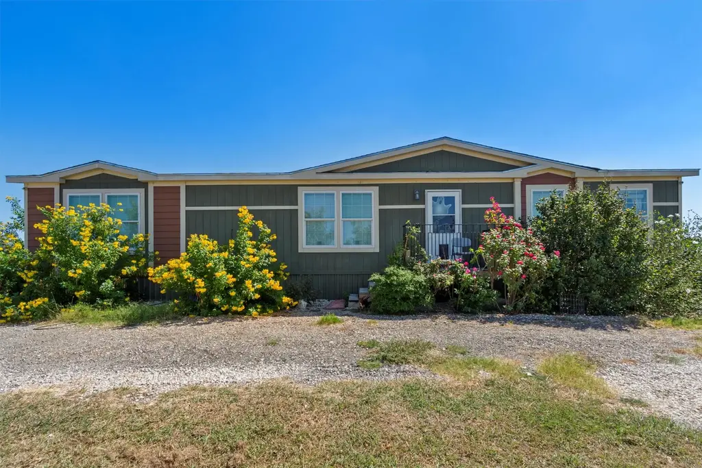 5904 Fm 621, Martindale