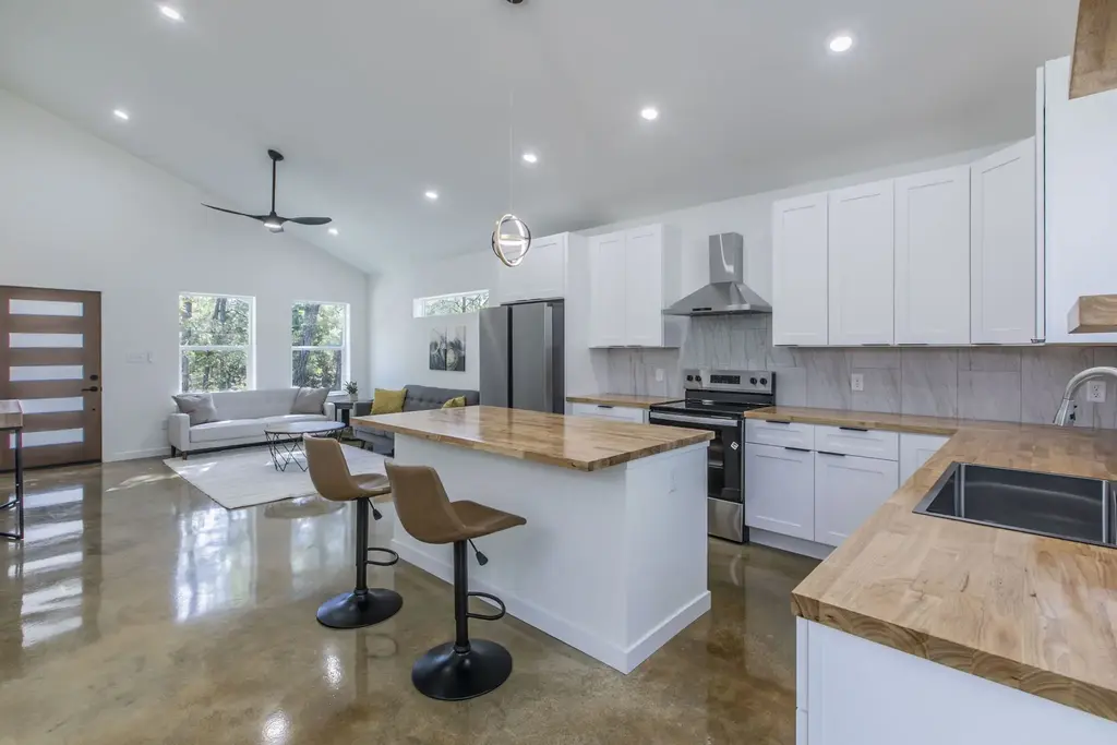 106 Heleakala Drive, Bastrop