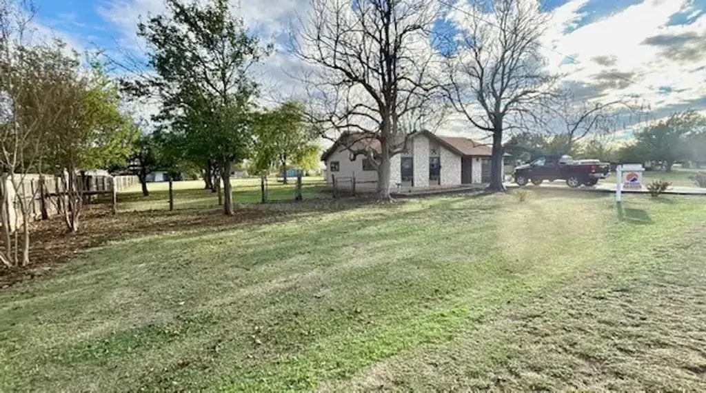 211 Rabbit Hollow Lane, Georgetown