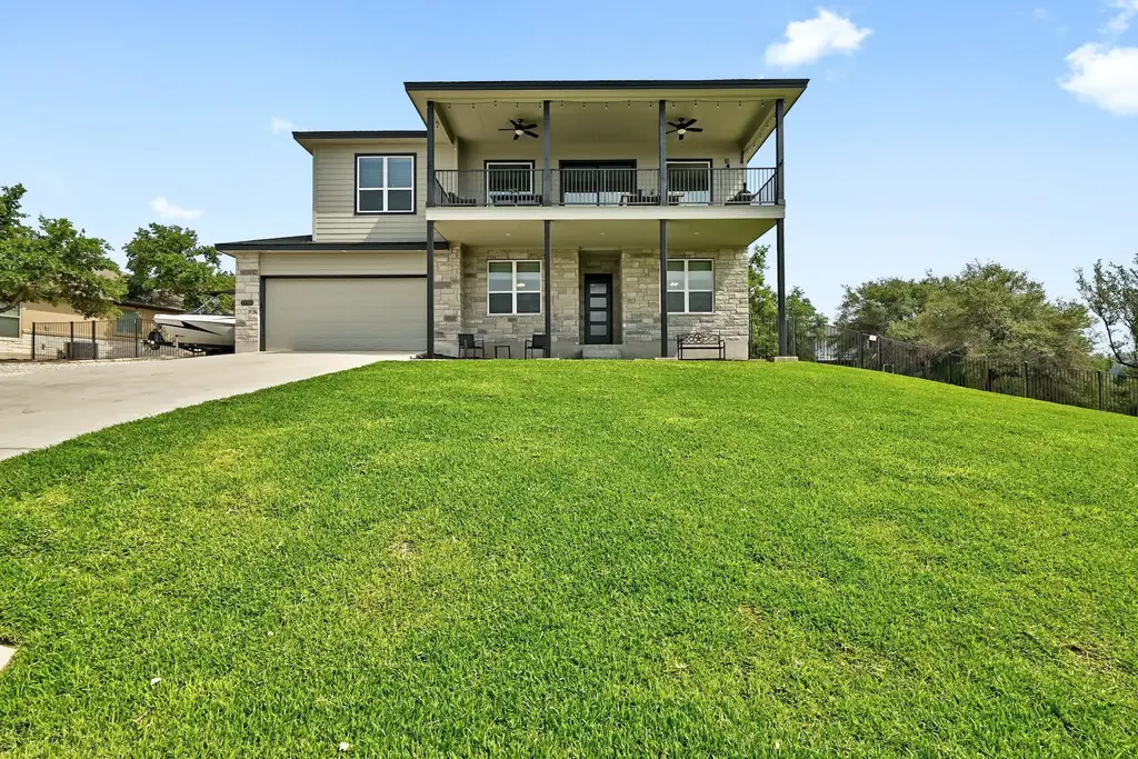 18502 Venture Dr Drive, Point Venture