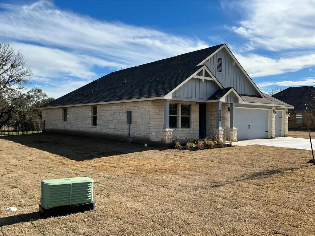 120 Tom Kite Drive, Burnet