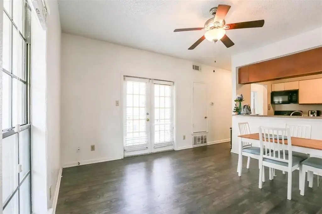 912 W 22nd Street 302, Austin