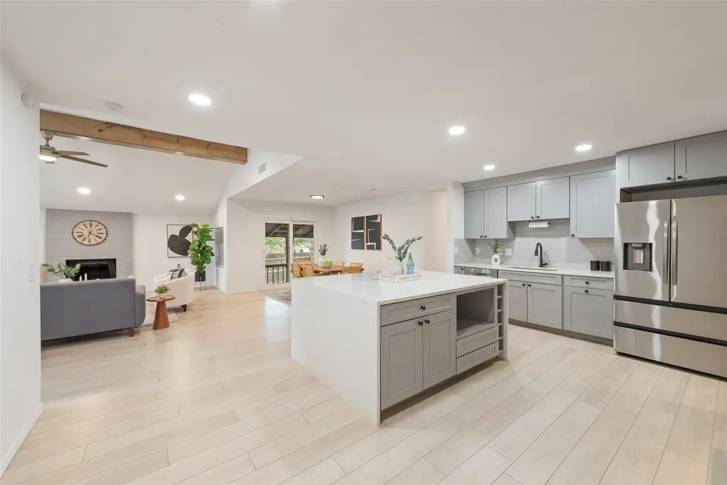 6809 Lunar Drive, Austin