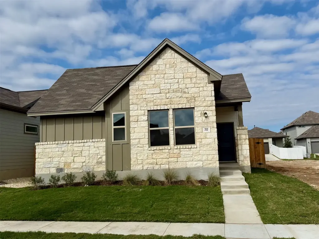 717 Treadwell Lane, Kyle