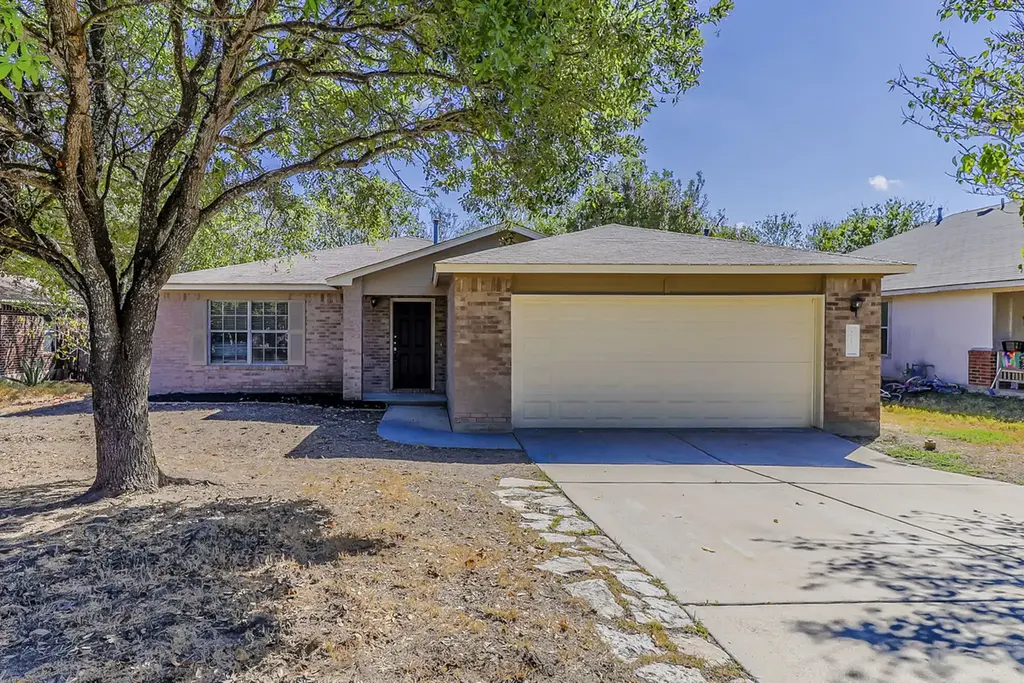 216 Fall Creek Drive, Kyle