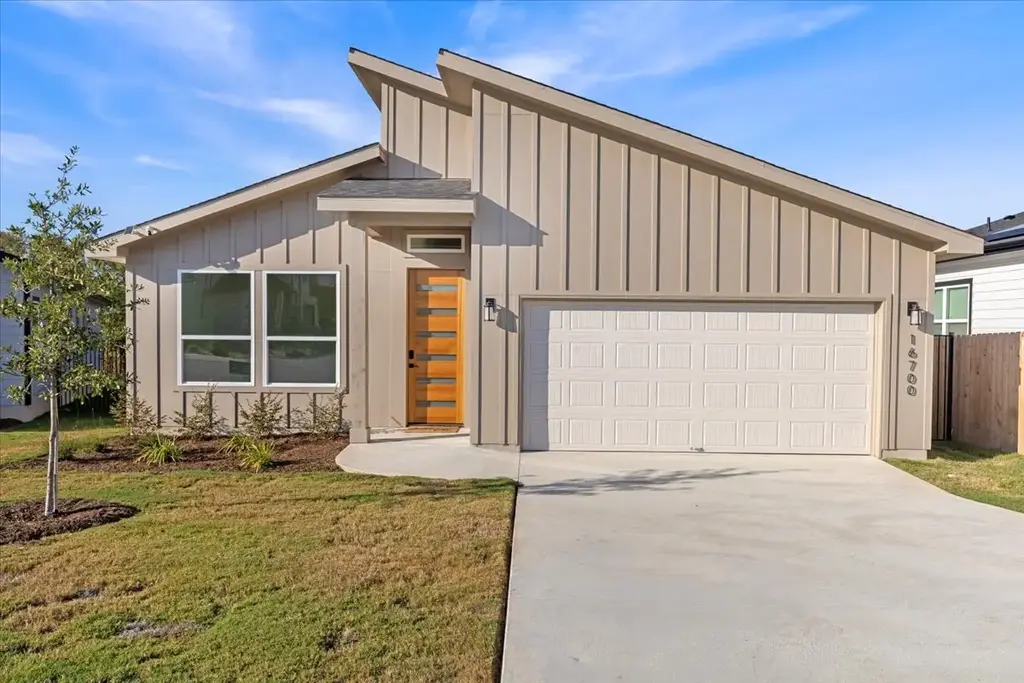 9809 Petrichor Boulevard, Manor