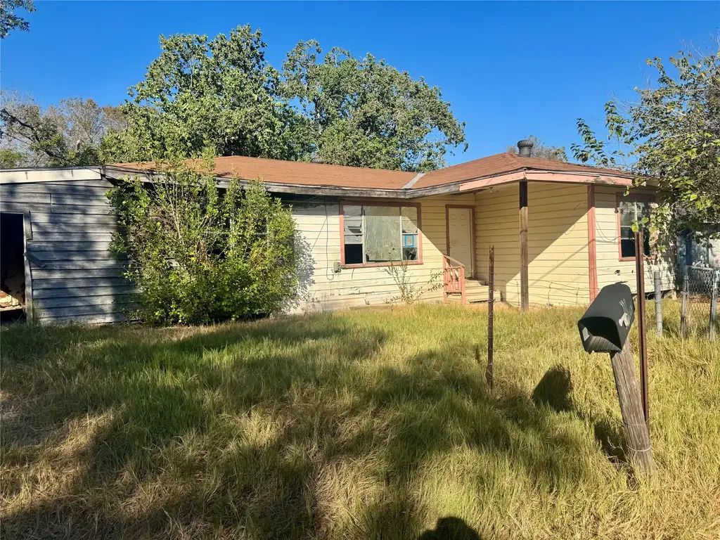 117 Charles Street, Cuero