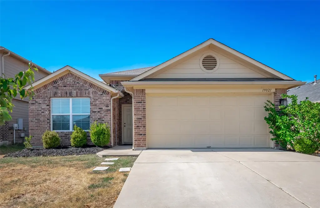 19021 Great Falls Drive, Manor