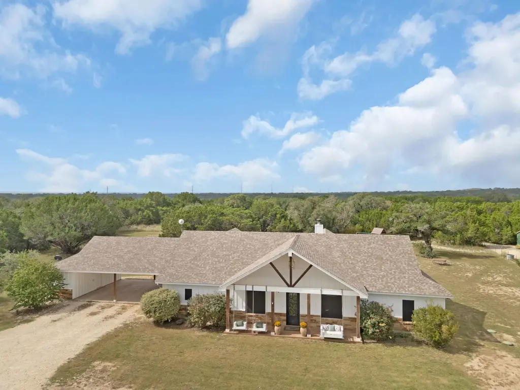 6757 County Road 3010, Lampasas