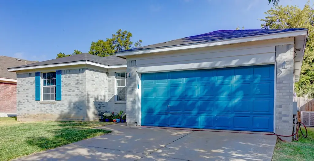 2000 Steeds Crossing, Pflugerville
