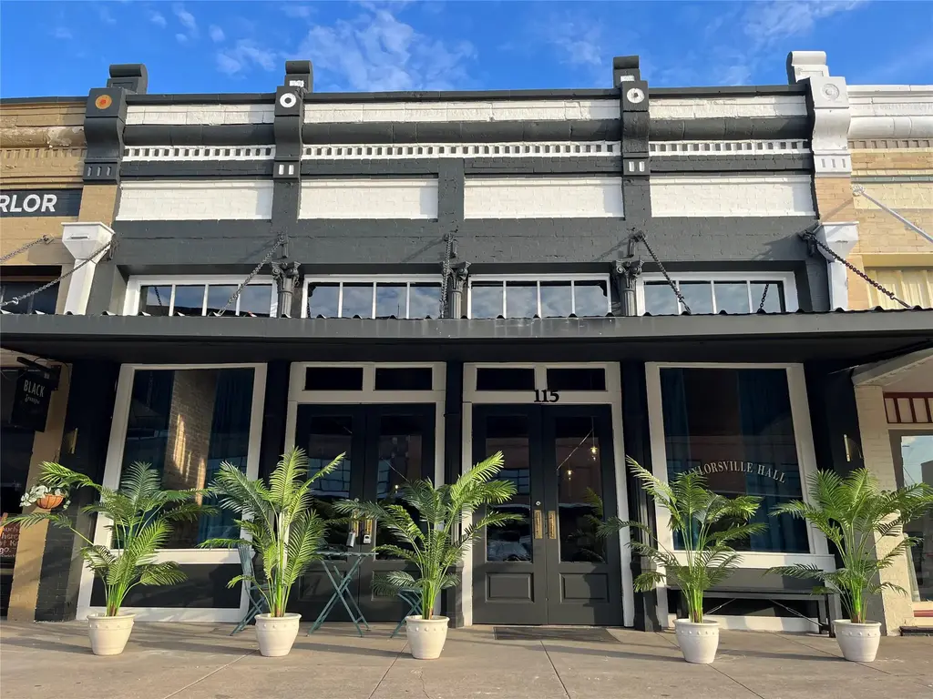 115 W 2nd Street, Taylor