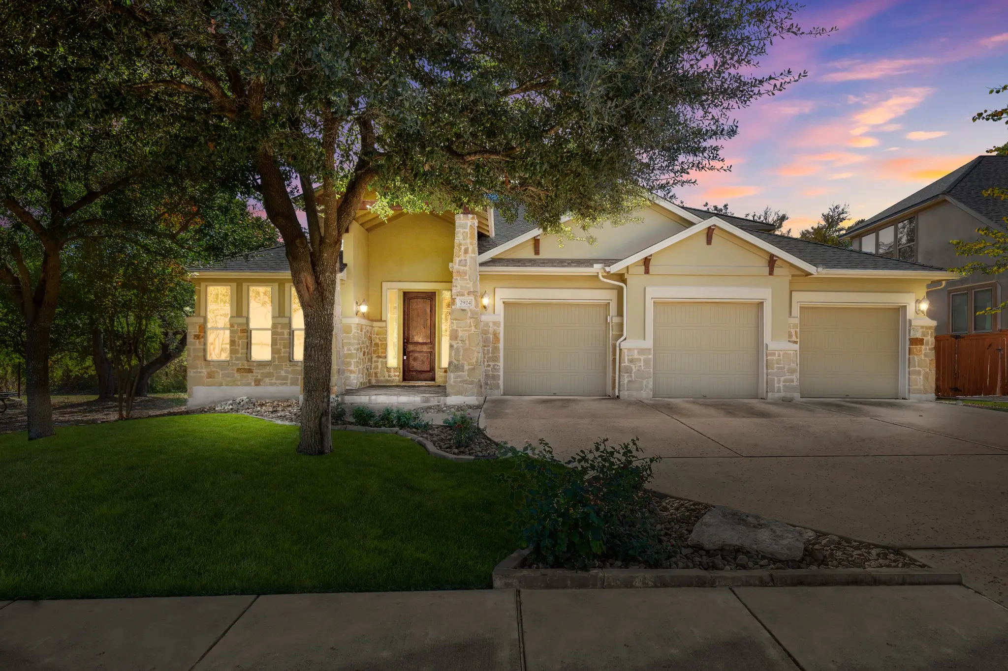 Photo of Listing #1566363