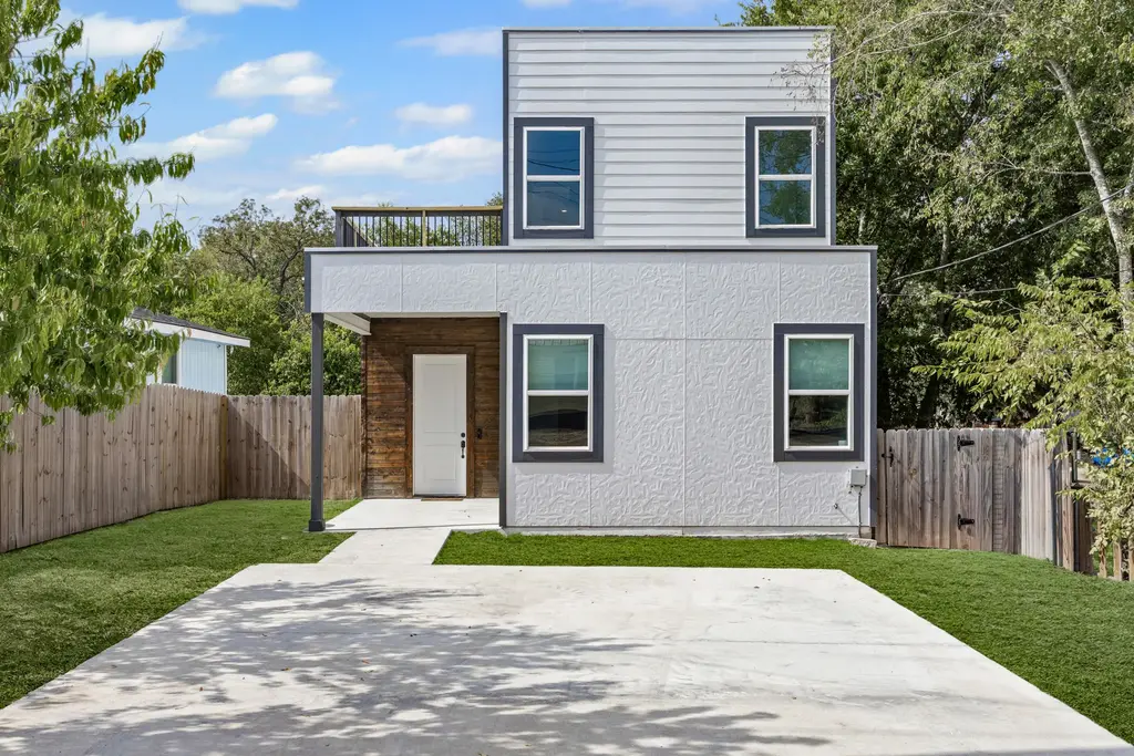 813 Chihuahua Street, Lockhart
