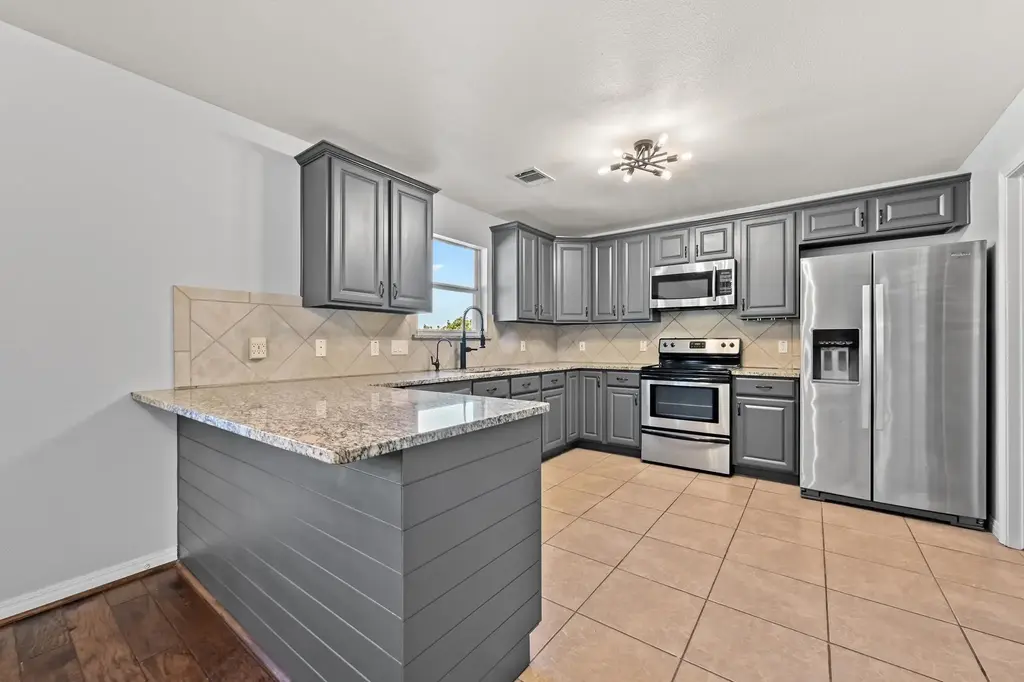 4204 Bob Wire Road, Spicewood