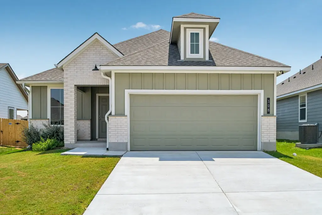 308 Boatright Boulevard, Jarrell