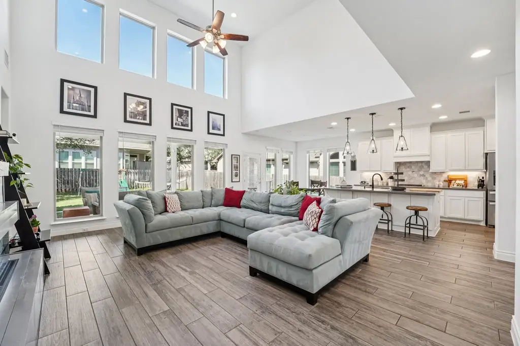 1917 Woolsey Way, Leander