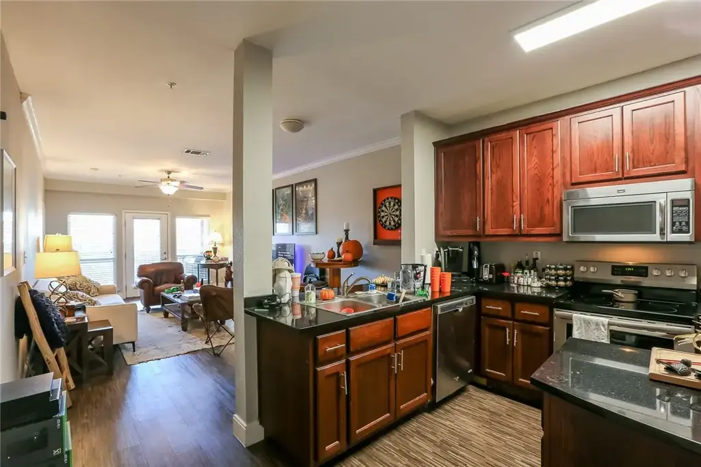 910 W 25th Street 204, Austin