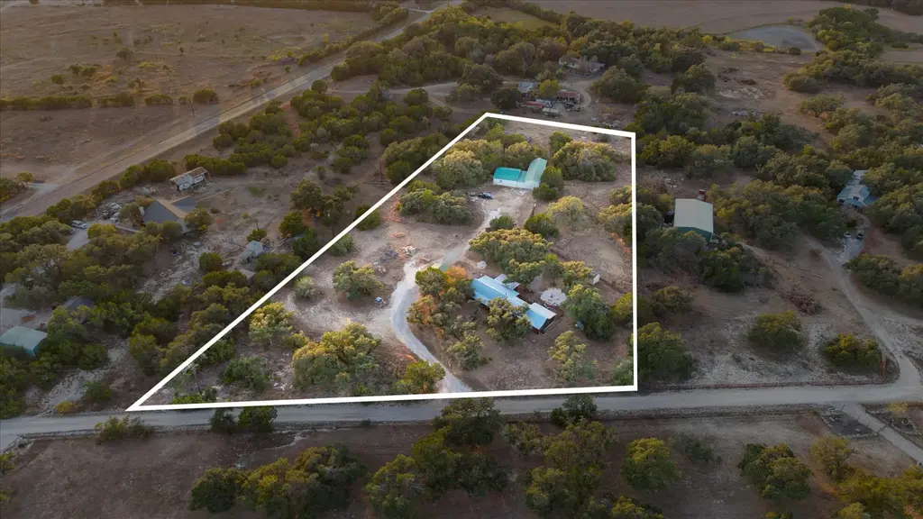 215 Go Away Road, Blanco
