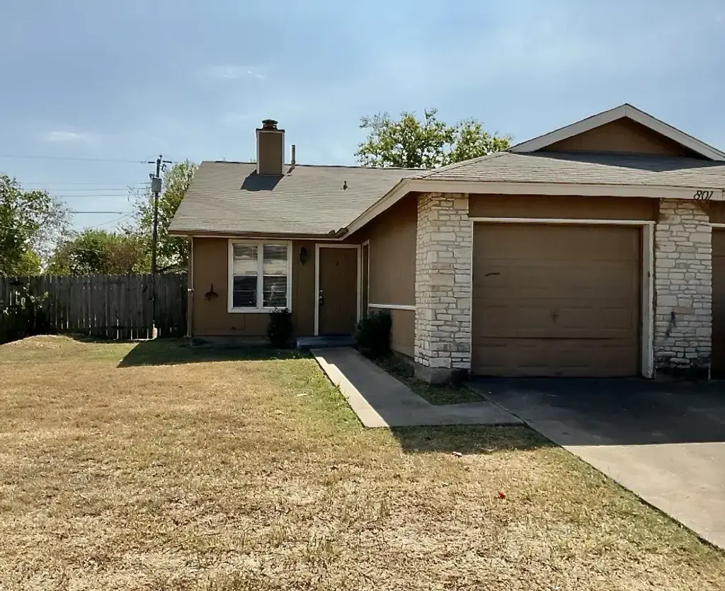 801 Country Aire Drive A, Round Rock