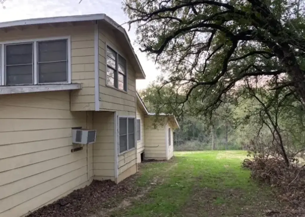 120 Center Creek Drive, Floresville