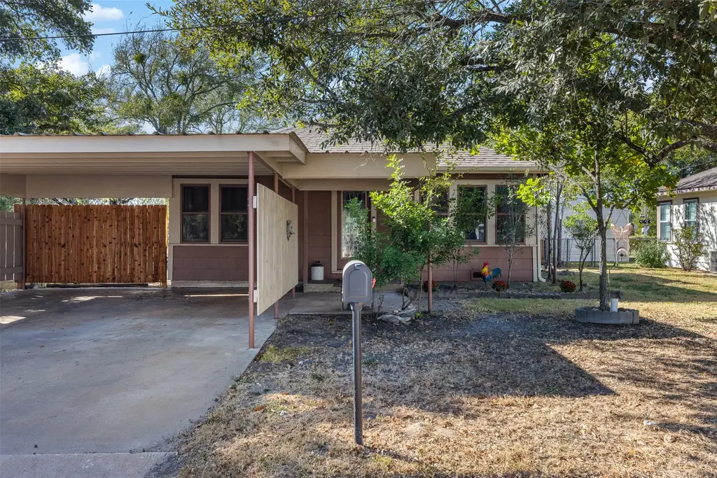 751 N Burleson Street, Giddings