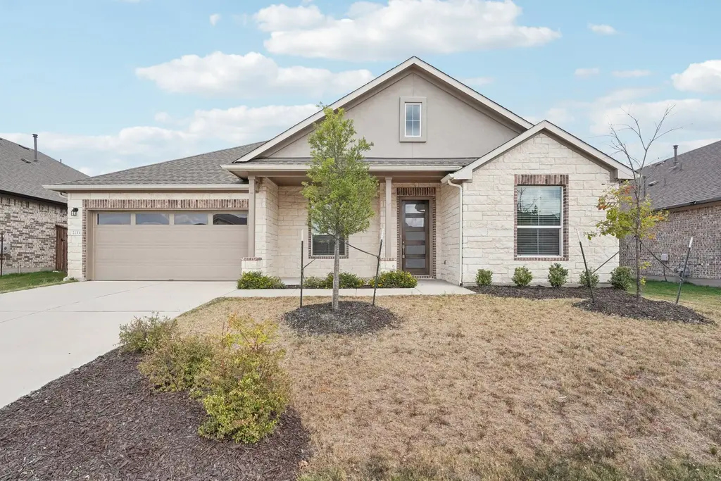 2233 Bravo Pass, Leander