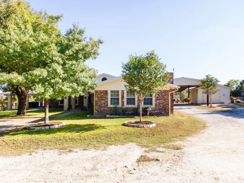 207 County Road 4492, Kempner