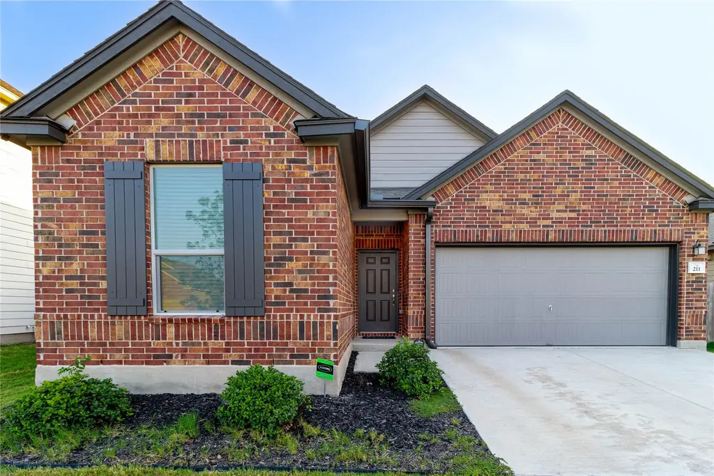 211 Summit Drive, Lockhart