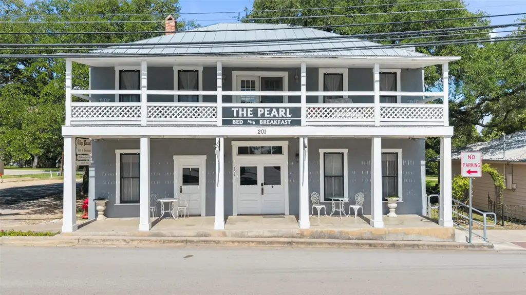 201 N Nugent Avenue, Johnson City