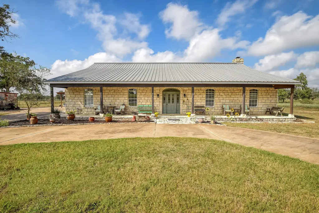 8500 Rosanky Road, Waelder