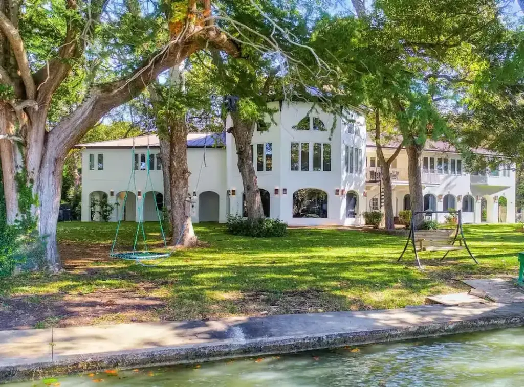 1263 Terminal Loop Road, McQueeney
