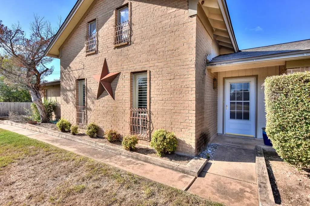 118 Oak Ridge Circle, Georgetown