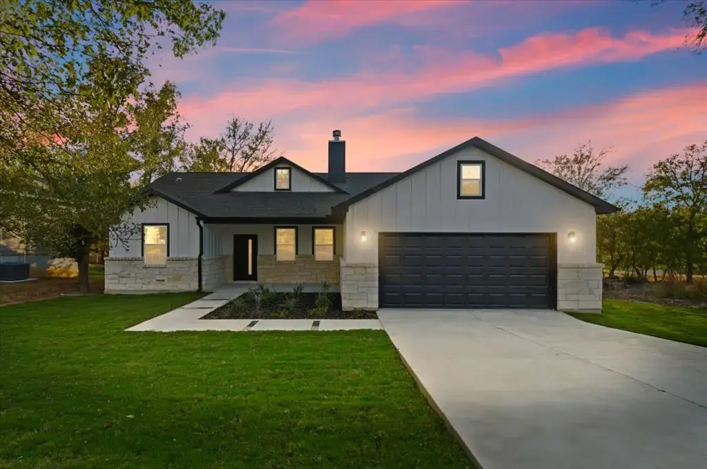 105 E Keomuku Lane, Bastrop