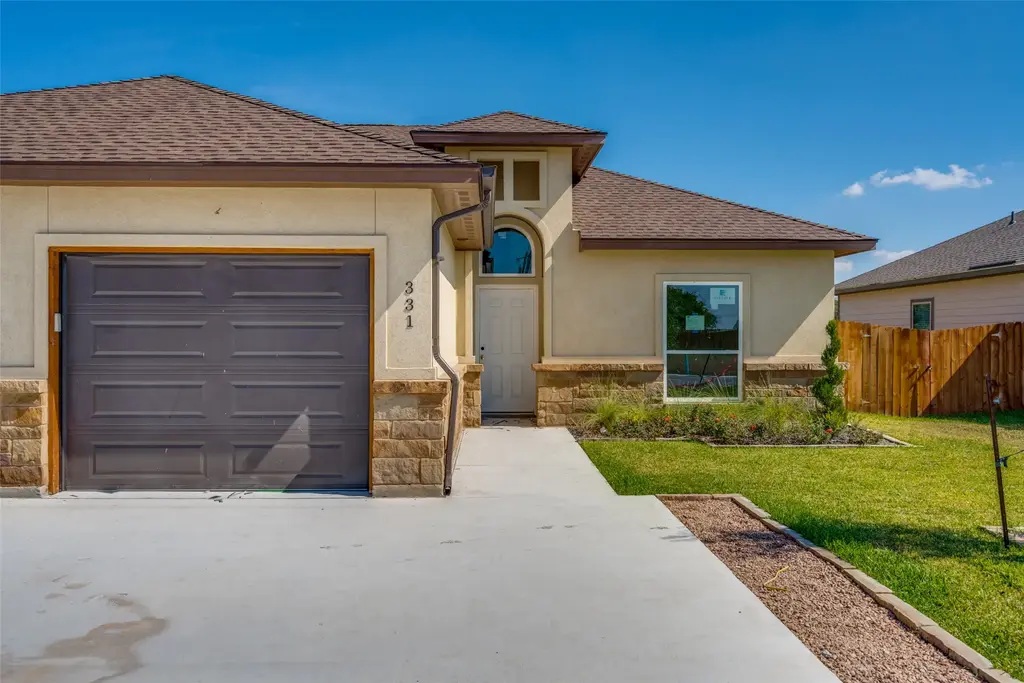 331 Navarro Way 26b, Seguin