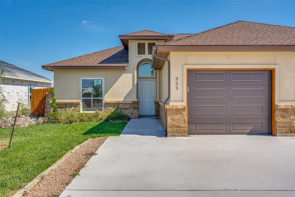 335 Navarro Way 26a, Seguin