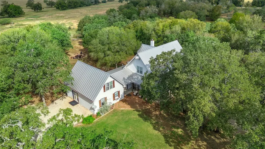 412 Woody Hollow Road, Luling