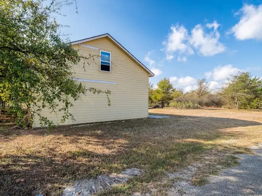 119 E Clearview Cemetery Road, Bastrop