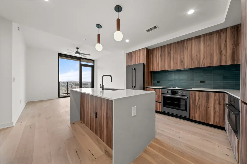 84 East Avenue 1708, Austin