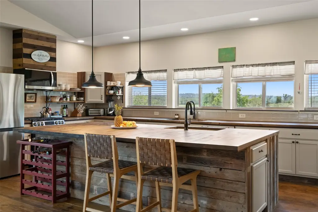 2124 Crabapple Road, Blanco