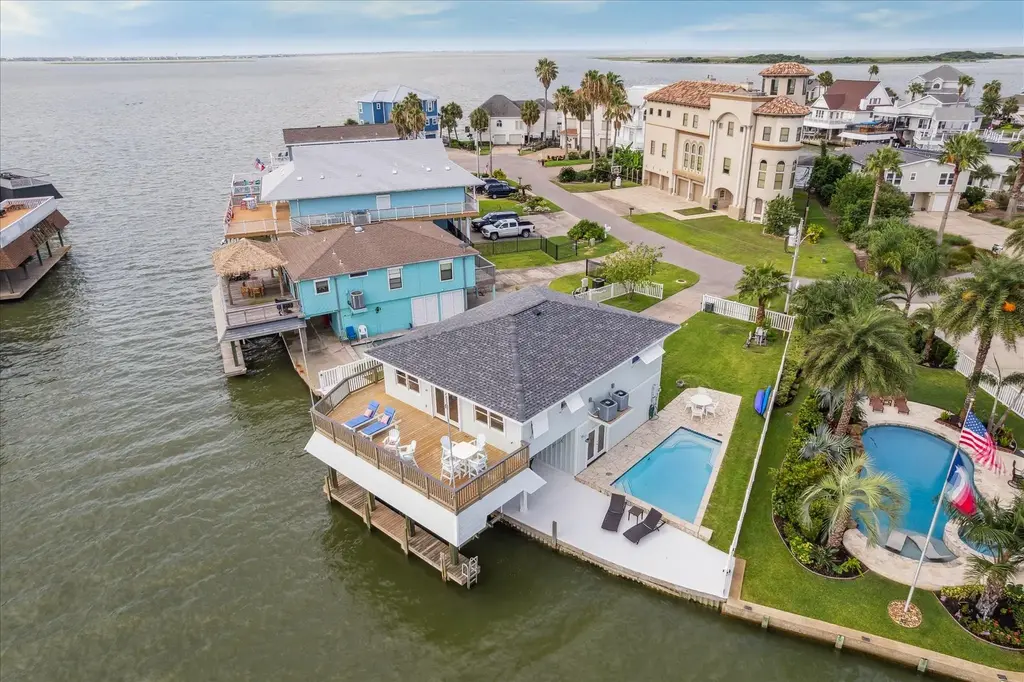 1226 Oahu Drive, Galveston