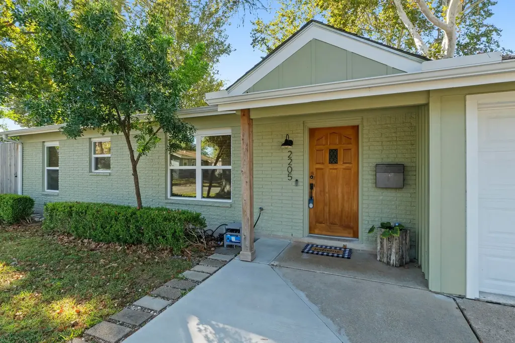 2205 N Plains Avenue, Austin