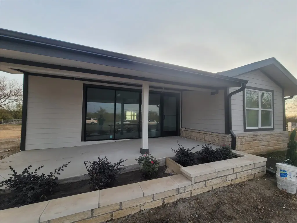 1155 S Fm 1626, Buda
