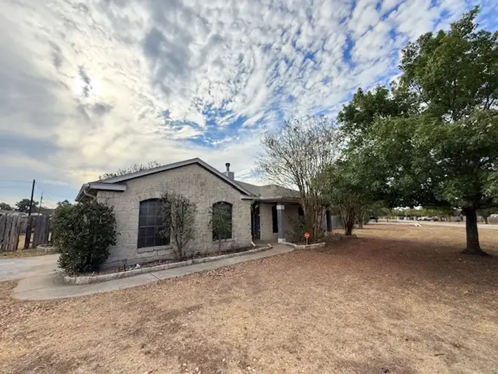 301 Quail Meadow Drive, Kyle