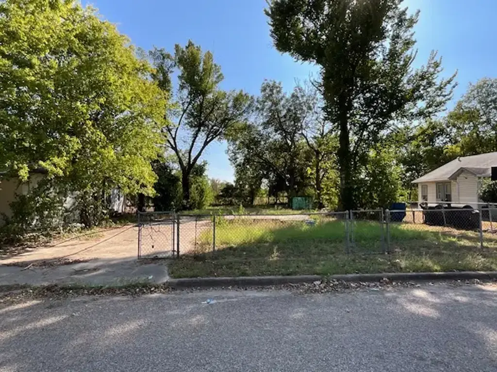 1005 W 8th Street, Cameron